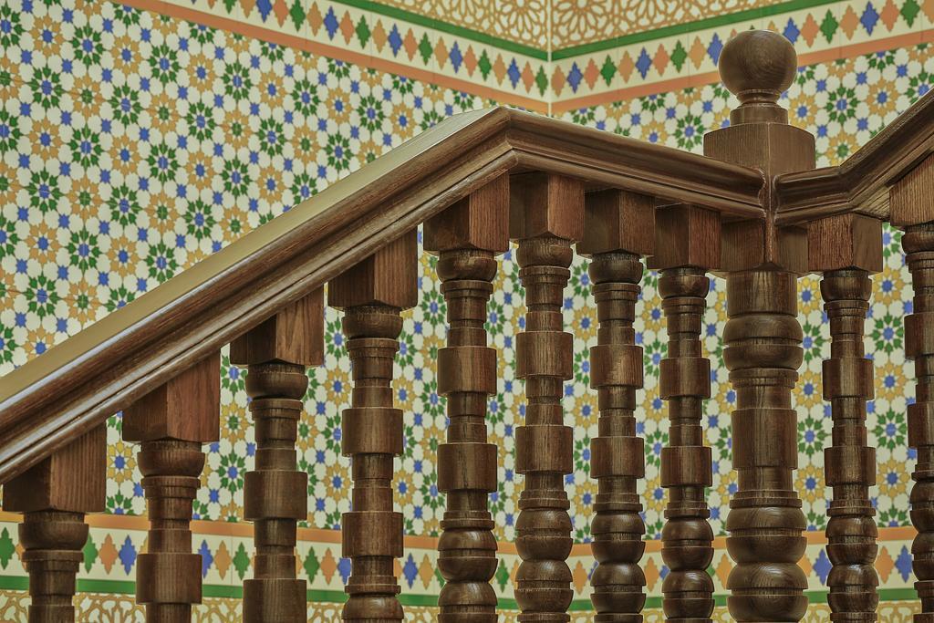 Anjum Makkah Hotel La Meca Exterior foto Detail of the staircase